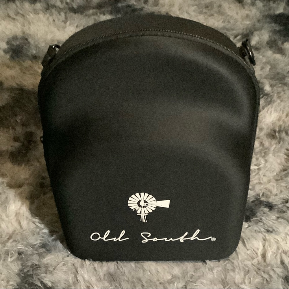Old South Apparel- Men’s 6 Hat Traveling Case